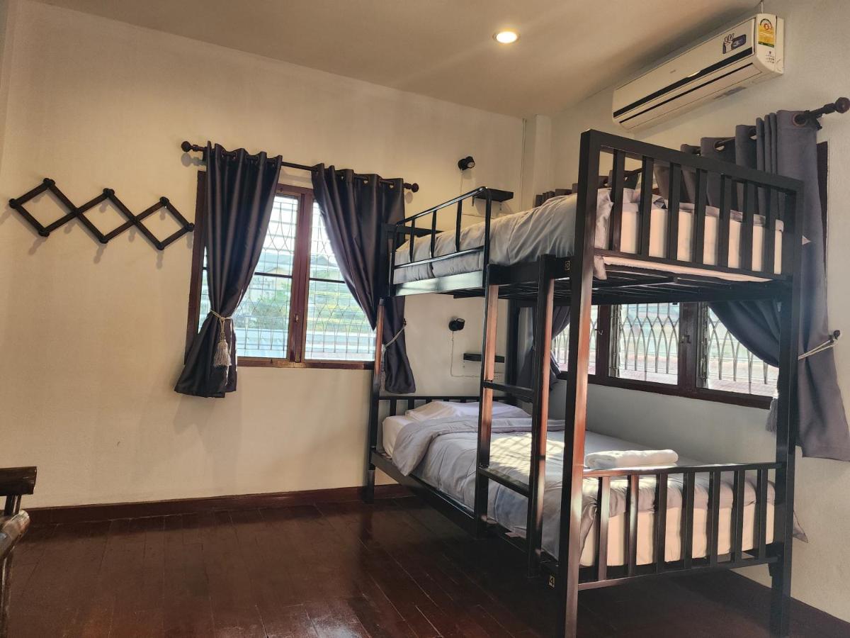 Blue Moon House - A Budget Hostel For Easy Travellers Chiang Mai Dış mekan fotoğraf