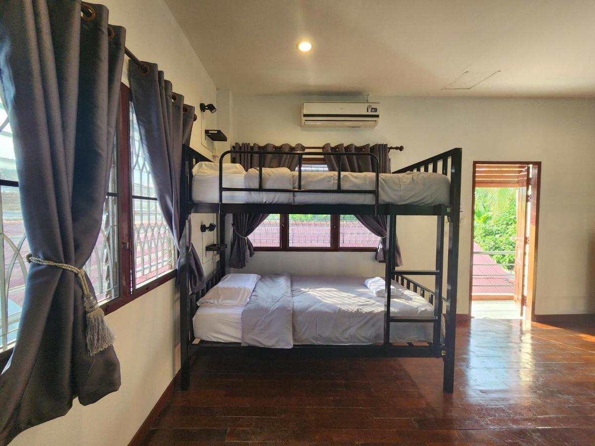Blue Moon House - A Budget Hostel For Easy Travellers Chiang Mai Dış mekan fotoğraf