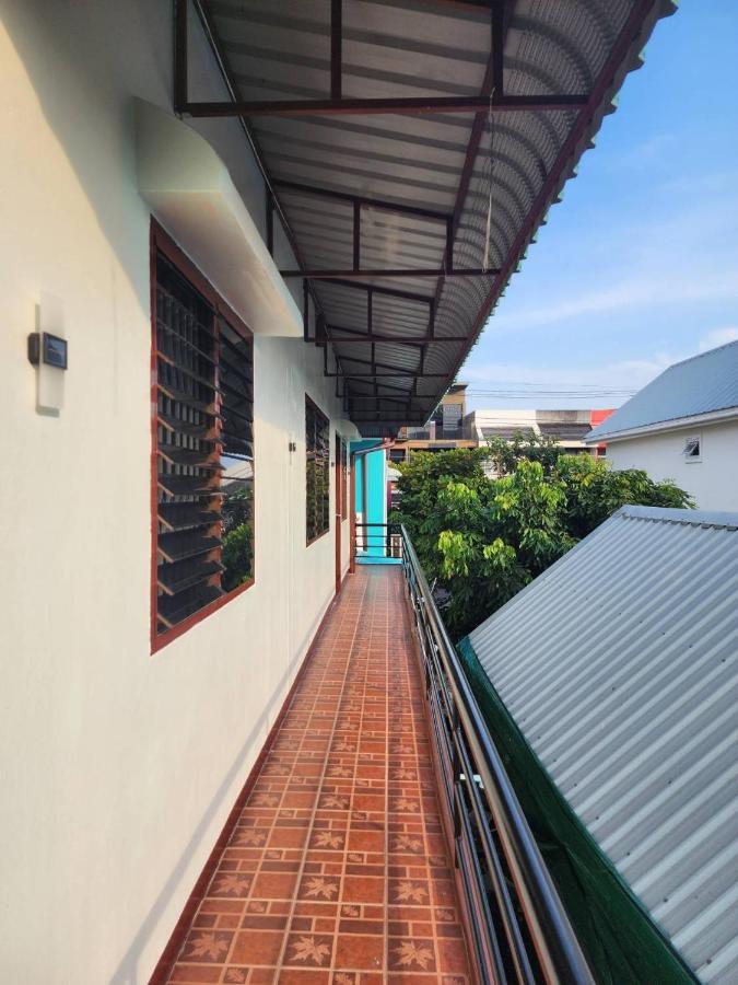 Blue Moon House - A Budget Hostel For Easy Travellers Chiang Mai Dış mekan fotoğraf